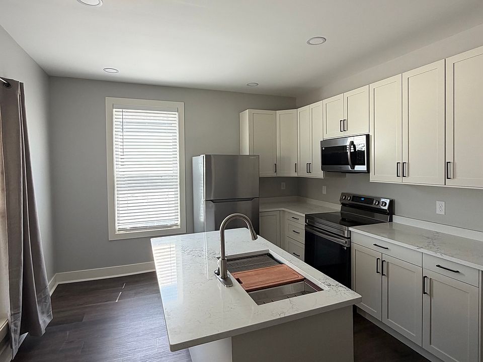 Quartz Countertops and New Stainless Steel Appliances