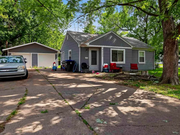 2400 SW 24th St, Topeka, KS 66611