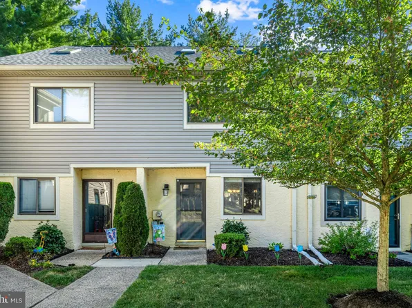 47 Ember Ln, Horsham, PA 19044