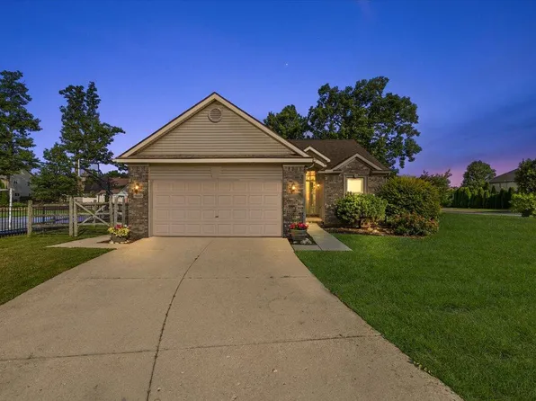 15257 Oak Valley Ln, Monroe, MI 48161