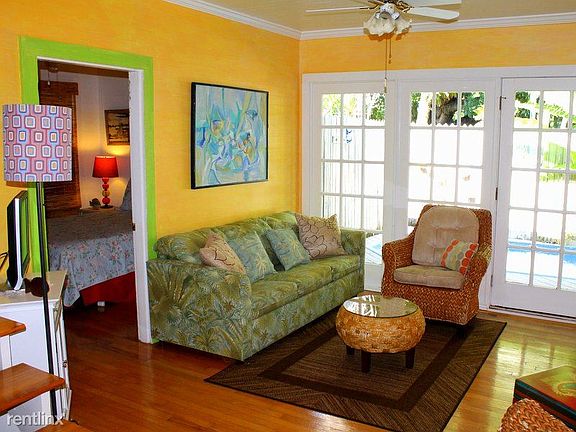 Key Lime Pie - Old Town - living room2