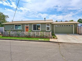 522 E 2nd St, Molalla, OR 97038