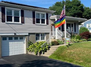 454 Lepes Rd, Somerset, MA 02726