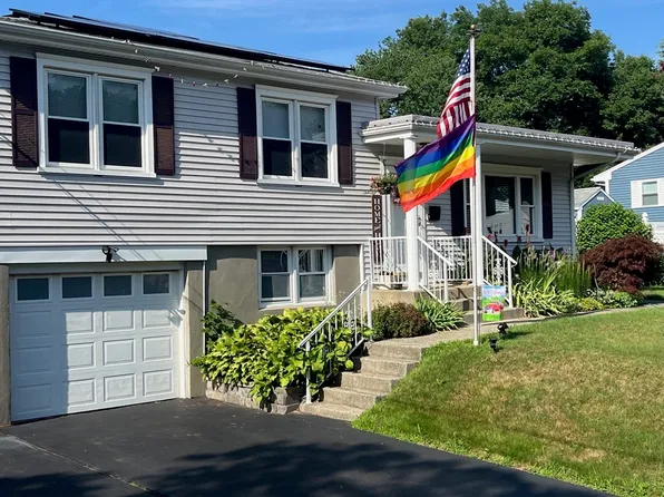 454 Lepes Rd, Somerset, MA 02726