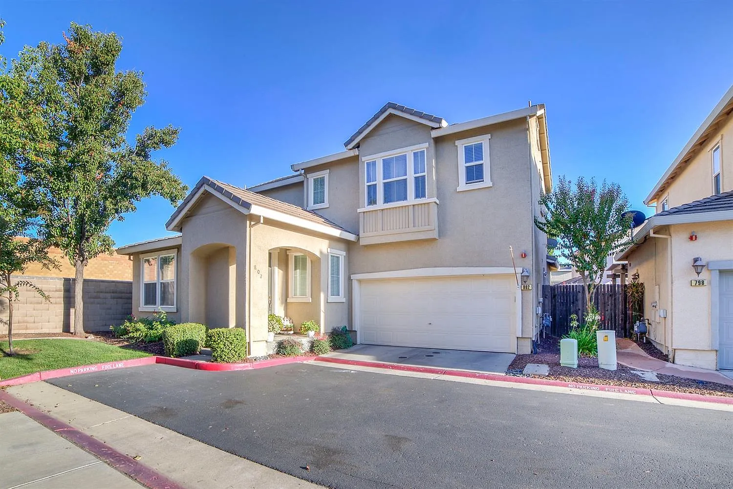 802 Courtyards Loop photo 1