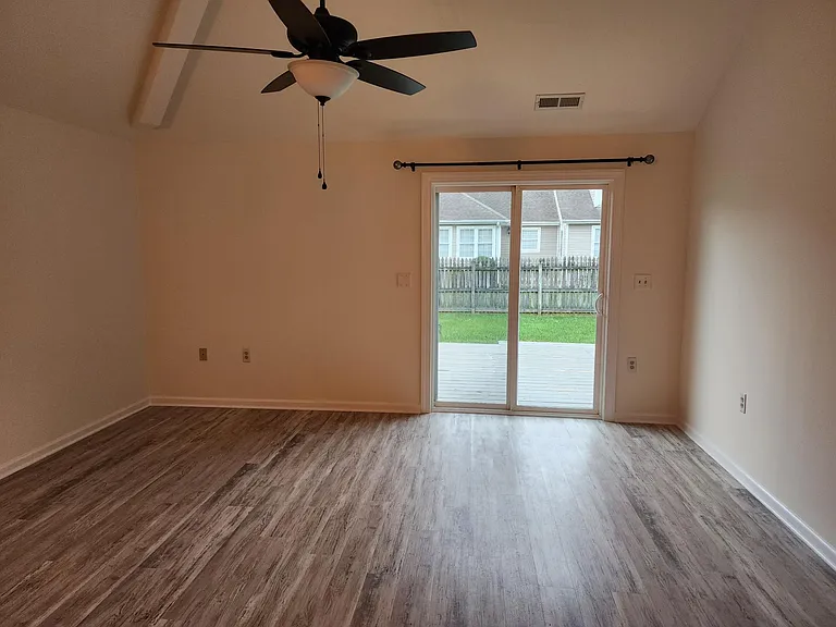 922 Rosalie Way — Photo 5