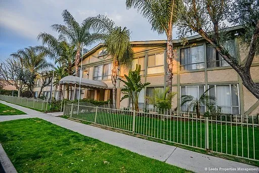 6736 Cleon Ave — Photo 18