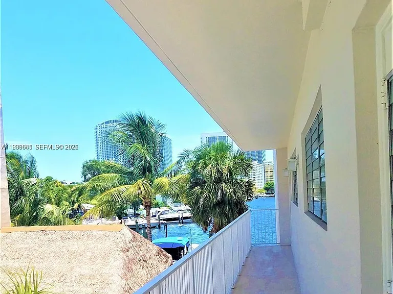 462 Golden Isles Dr #203 — Photo 10