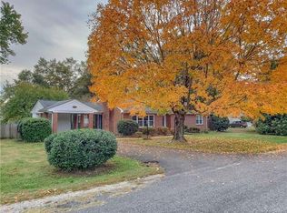 417 Kinlock Ave, Kilmarnock, VA 22482