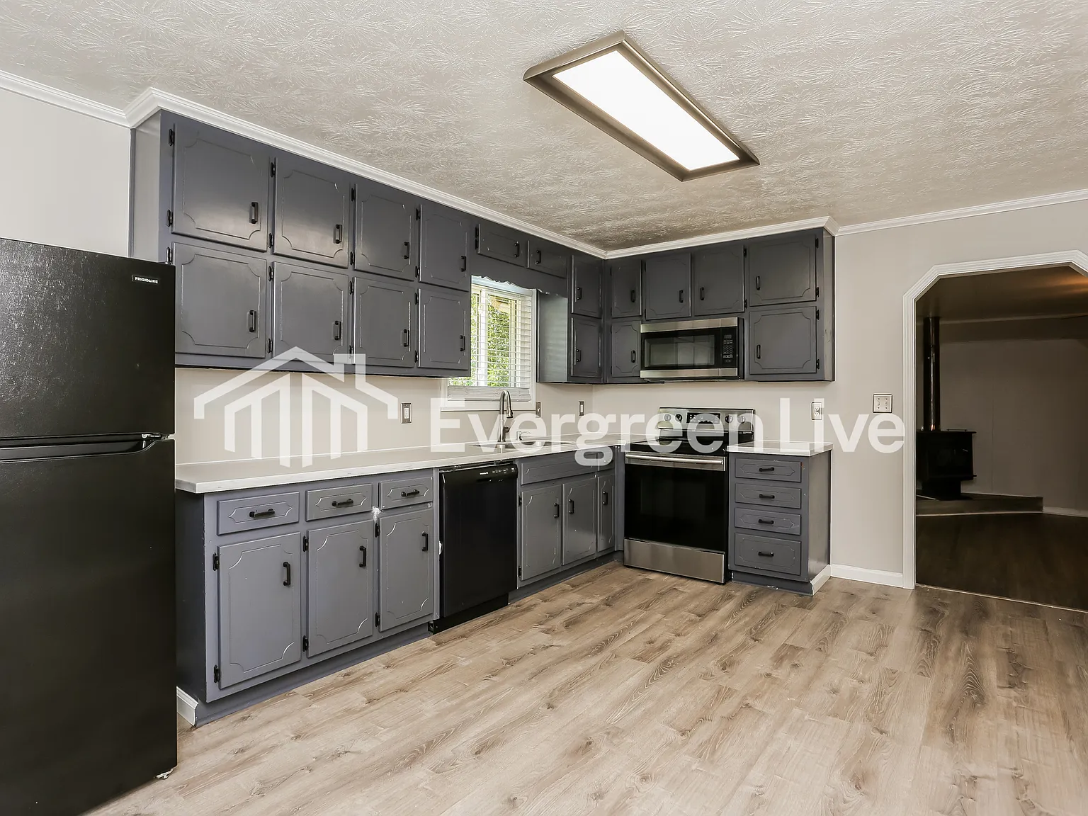 3 bed, 2.0 bath, 1702 sqft, $1,745 — Photo 3