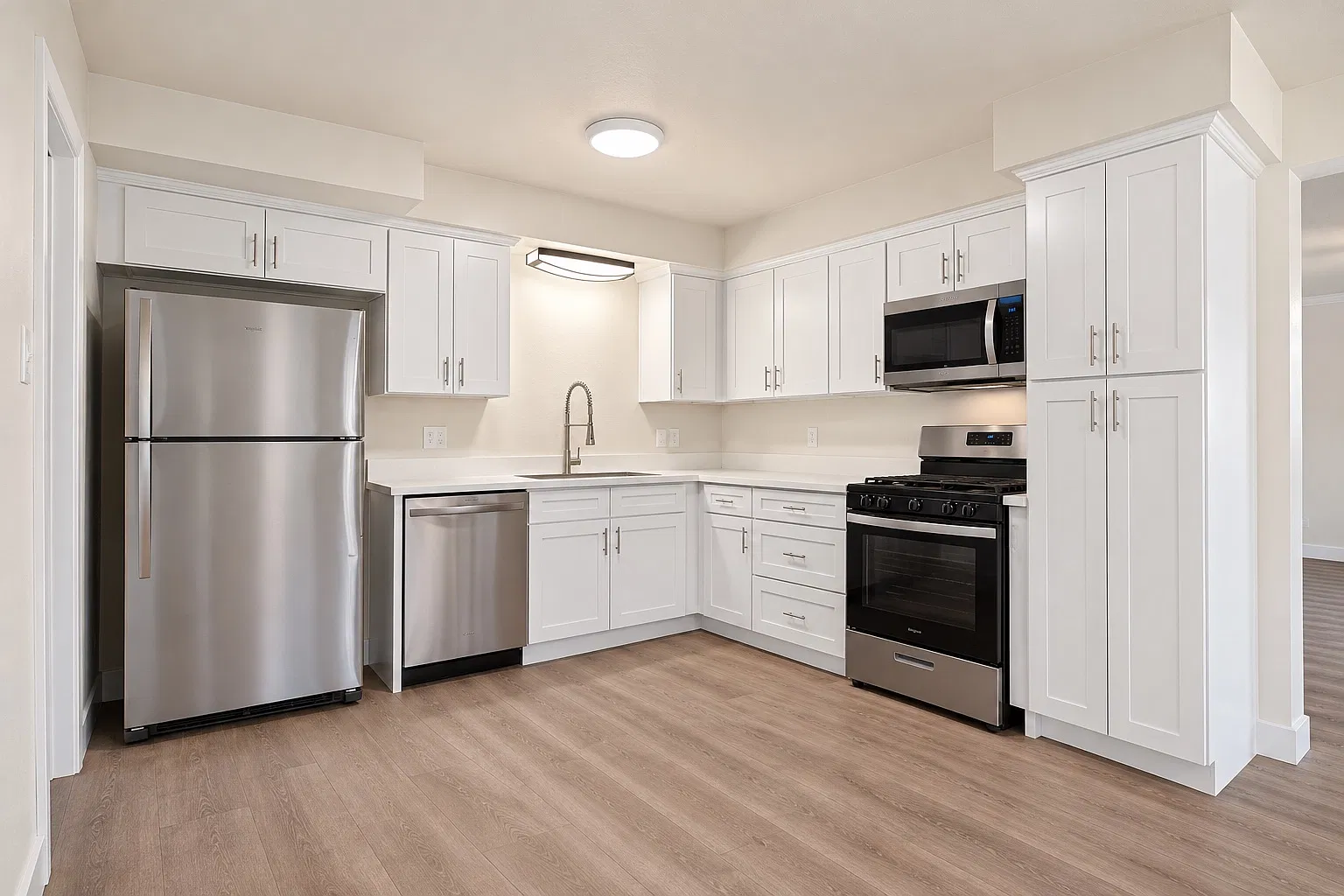 3 bed, 1200 sqft, $2,400 — Photo 4