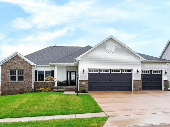 3474 Crow Lake Dr, Bettendorf, IA 52722