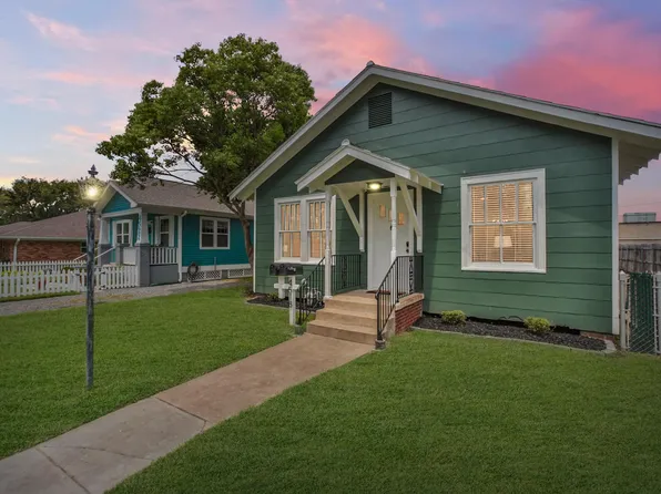 4518 Bernardo De Galvez Ave, Galveston, TX 77551
