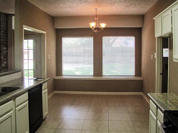 breakfast area in kitchen