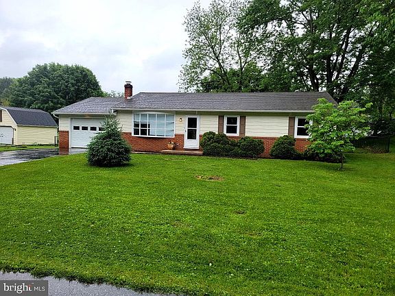 3rd image of 160 Echo Dr