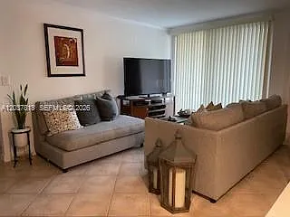 1050 SE 15th St #202 — Photo 12
