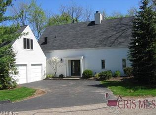 295 Tinkers Trl #8-K2, Aurora, OH 44202