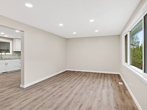 5th image of 1297 Thompson Dr