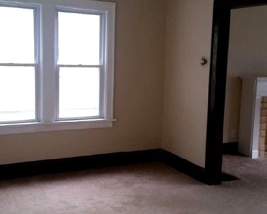 5th image of 319 Lindenwood Ave