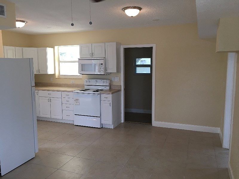 1st image of 1486 NE 48th Ct