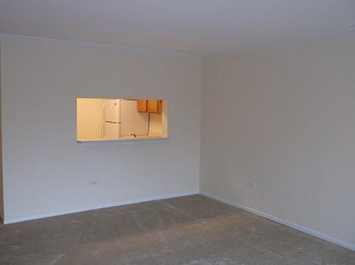4th image of 920 N Sterling Ave Unit 214
