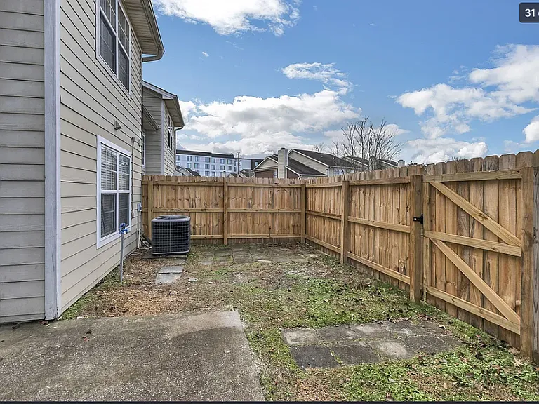 504 Heath Pl — Photo 8
