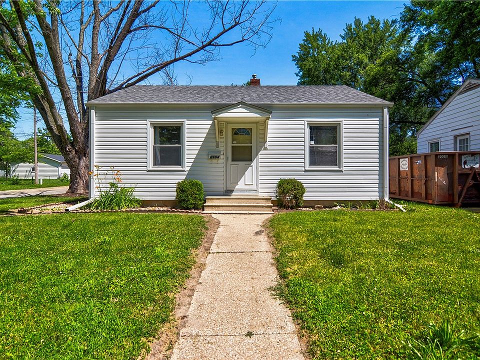 1st image of 2104 E Whitmer St