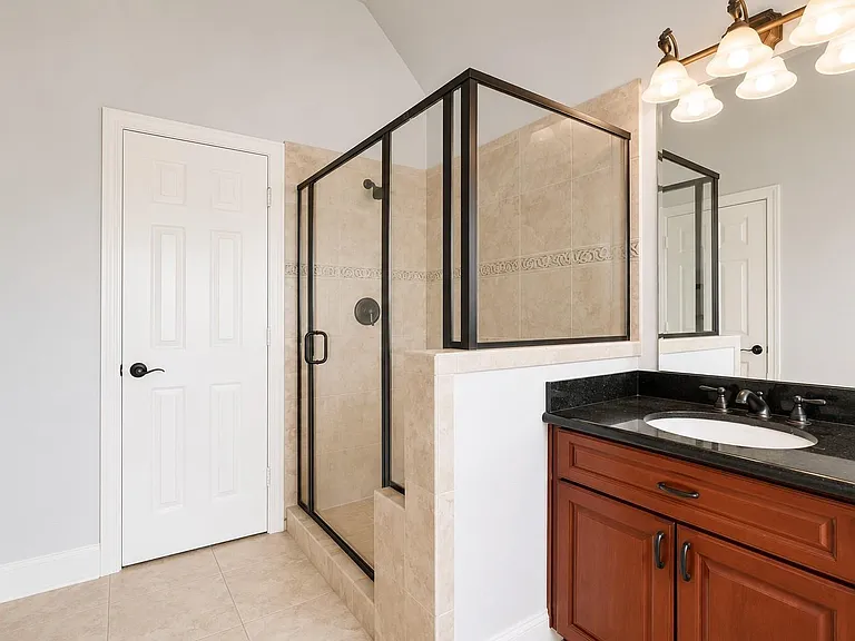 319 Grove St — Photo 11