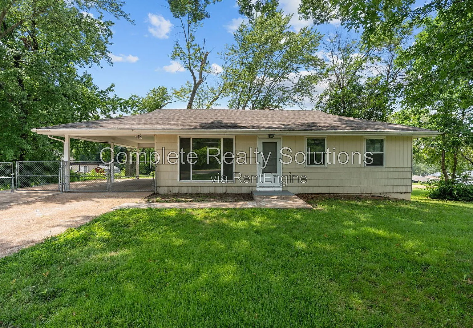 3 bed, 1.0 bath, 864 sqft, $1,250 — Photo 1