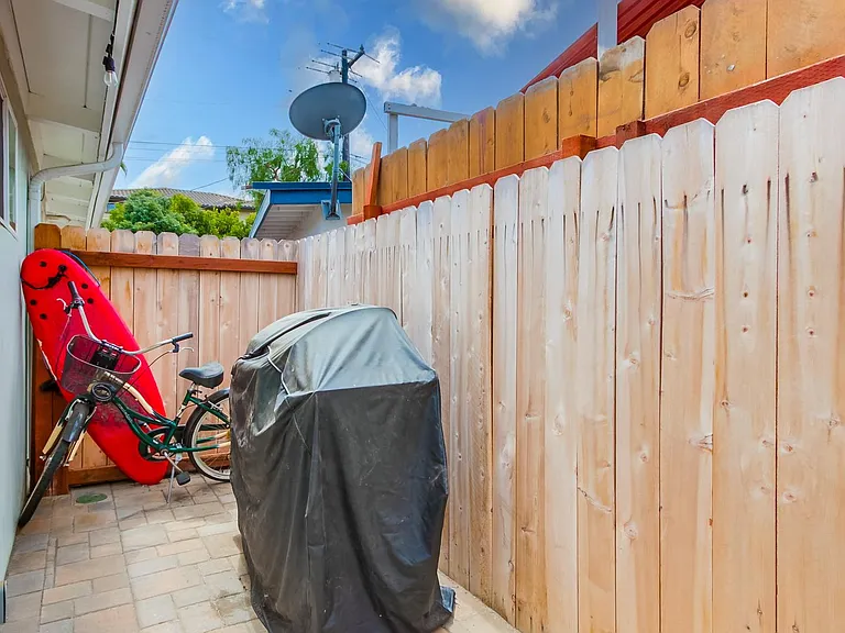 BBQ and plenty of bike, surfboard storage