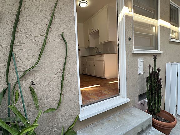 3rd image of 938 11th St APT D