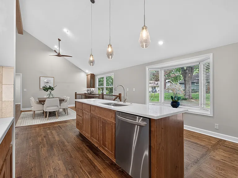 6232 Woodson Rd — Photo 8