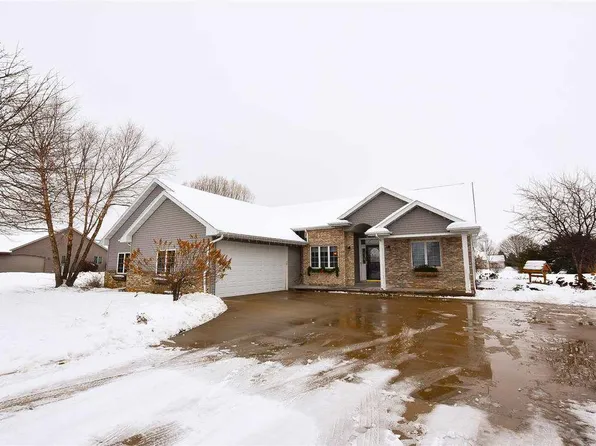 8076 Galaxy Dr, Neenah, WI 54956