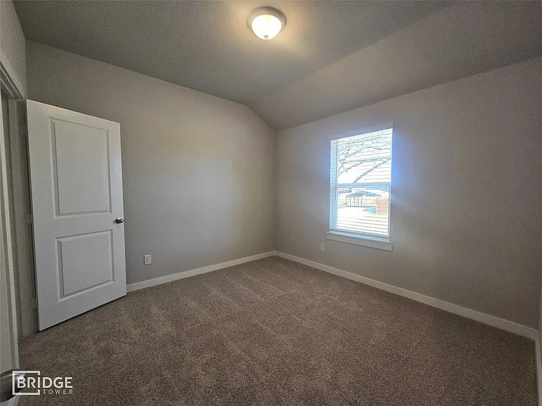 333 E Hull St — Photo 13