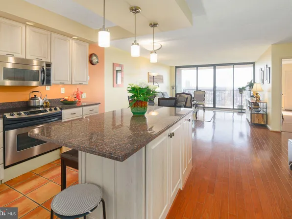 241 S 6th St APT 1008, Philadelphia, PA 19106