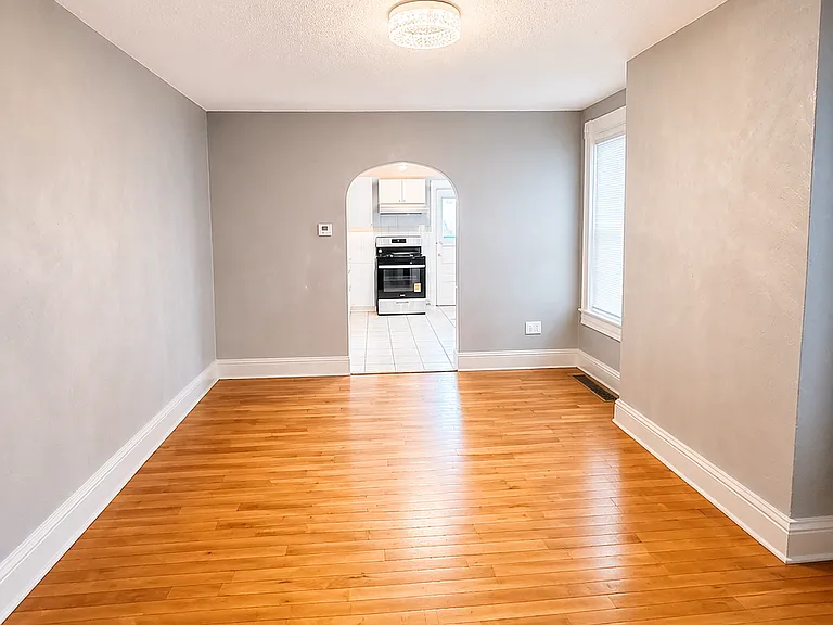 782 Hazelwood Ave — Photo 4