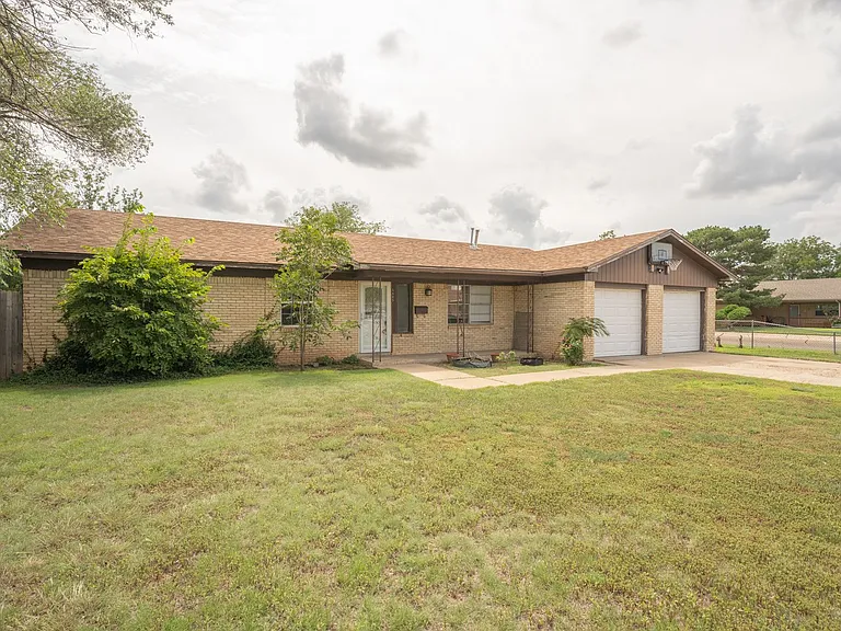 5405 Westgate Dr — Photo 1