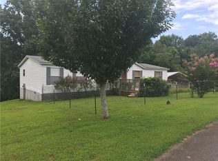 24 Center Grove Dr, Cleveland, GA 30528