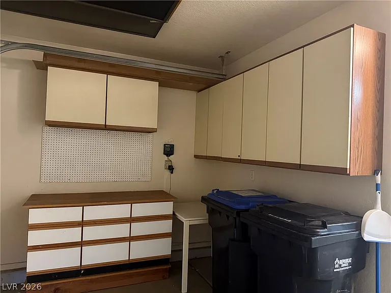 2425 Showcase Dr — Photo 35