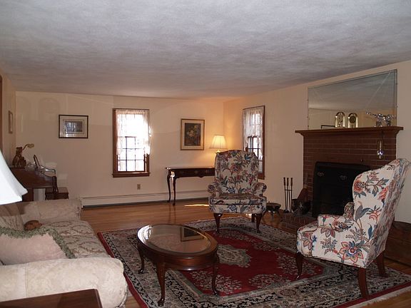 Spacious living room with fireplace