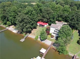 6872 Shade Tree Ln, Sherrills Ford, NC 28673