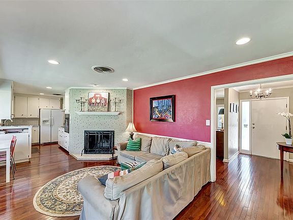 4th image of 4404 Hildring Dr E