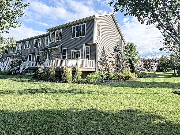 49 McCormick Ave S — Photo 4
