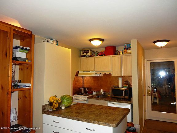 2nd image of 725 E Main St #108