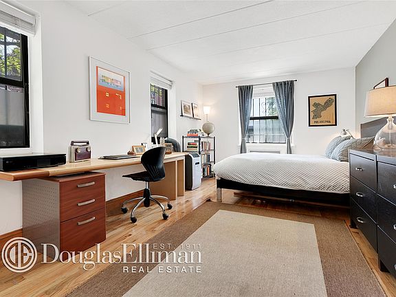 4th image of 15 Gates Ave APT 15A