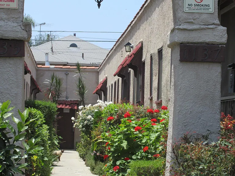 1137 Lodi Pl #3/5 — Photo 3