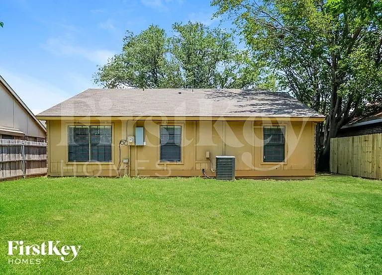 2404 Busch Dr — Photo 15