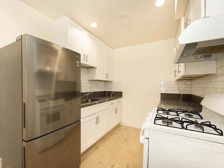 450 S Manhattan Pl #3 — Photo 4