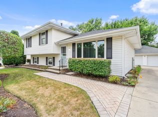 371 Whiteside Dr, Joliet, IL 60435