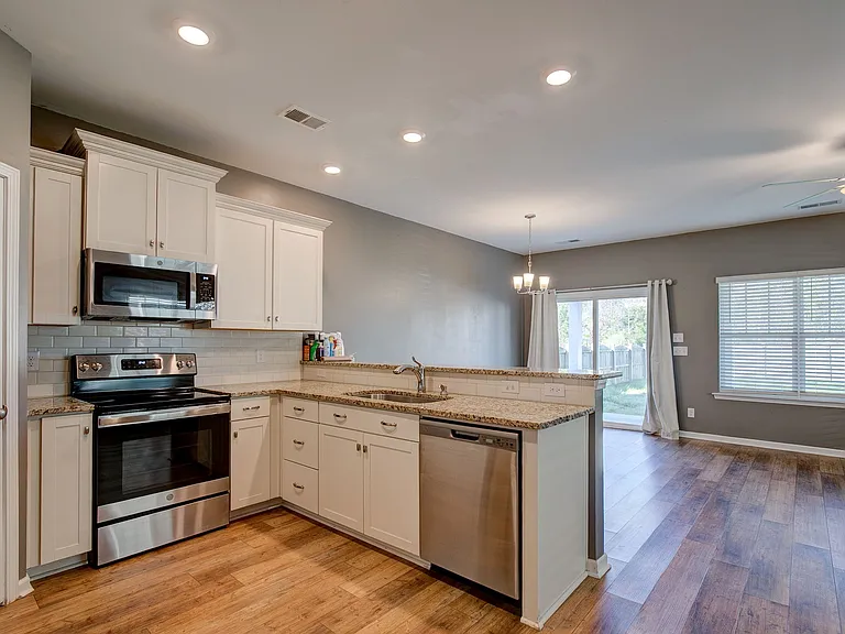 416 Sandfarm Trl — Photo 16